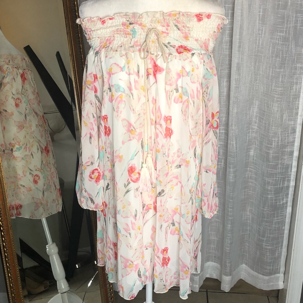 NWT Topia Off the shoulder floral blouse dress. Sz M